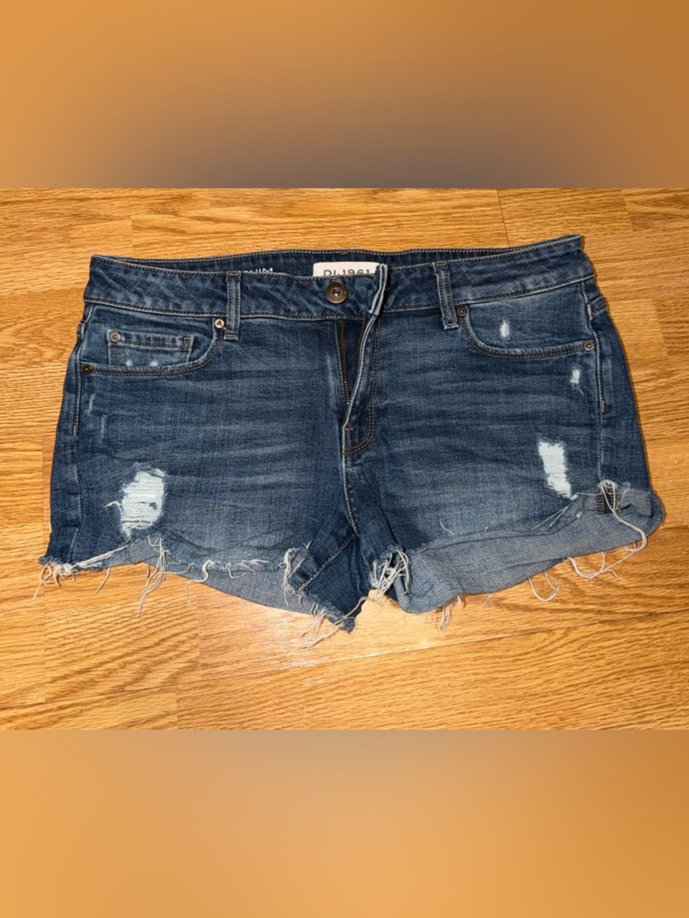 GREAT CONDITION! DL1961 Renee Cut Off Shorts In Haskin Wash Sz 28!